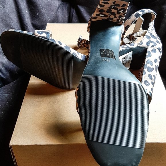 La chateau leopard print heel - Picture 2 of 2